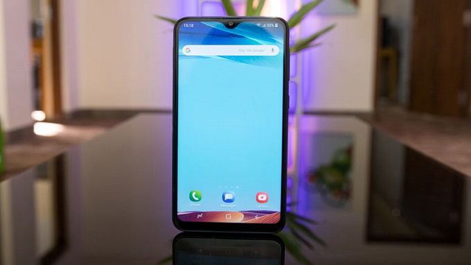 Galaxy M10 có thiết kế hiện đại và thanh lịch 