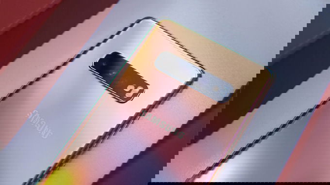 Galaxy S10 Plus Prism Silver nổi bật và thu hút