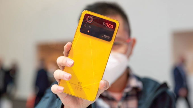 Ngoại hình Poco X4 Pro 5G sang trọng