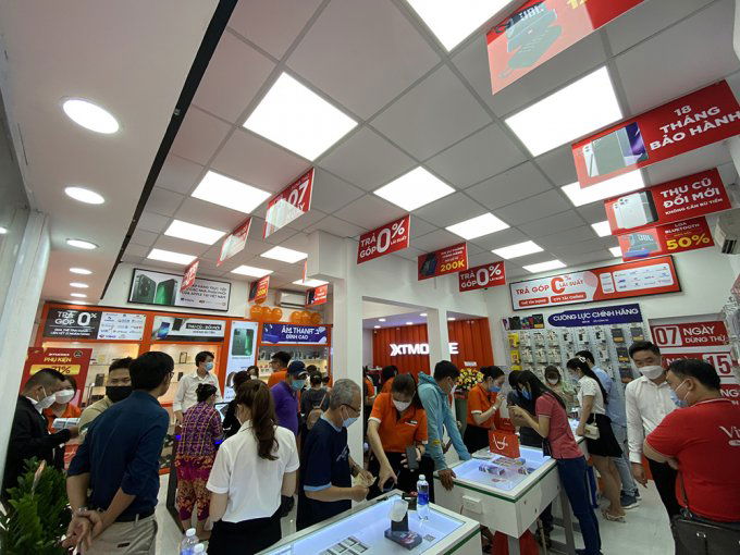 hinh-anh-khai-truong-cua-hang-xtmobile-tai-666-668-le-hong-phong-phuong-10-quan-10-tphcm