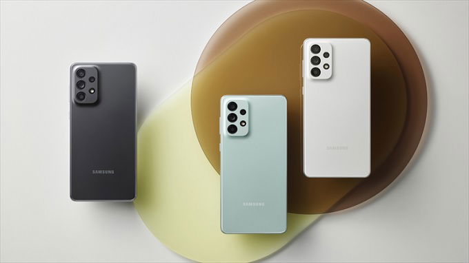 Dường như công ty đang muốn xếp Galaxy A33 5G, Galaxy A53 5G và Galaxy A73 5G ngang hàng với các flagship của mình về phần hỗ trợ phần mềm