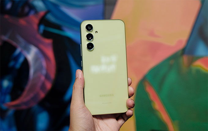 So sánh thiết kế Galaxy A54 5G và Pixel 7a