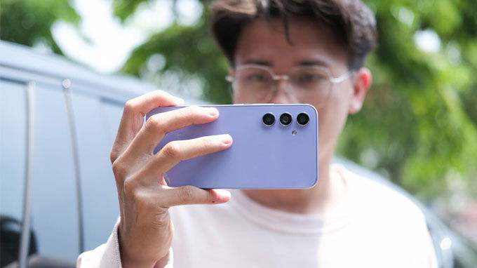 Giấy phép hoạt động của thương hiệu 007Win Galaxy A54 có mặt lưng bằng kính