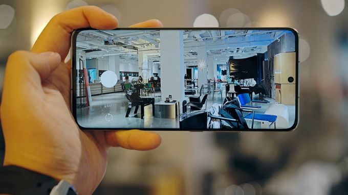 Xiaomi 13 Pro có thể bắt trọng không gian rộng lớn như văn phòng vào khung hình