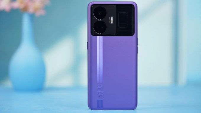 Realme GT Neo 5 có cụm camera sau nổi bật 