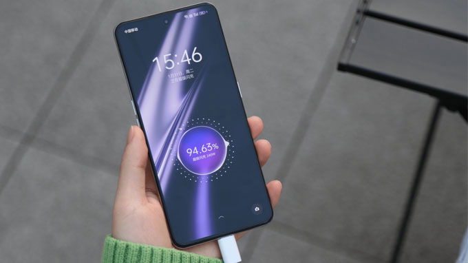 Realme GT Neo 5 có tốc độ sạc pin nhanh chóng