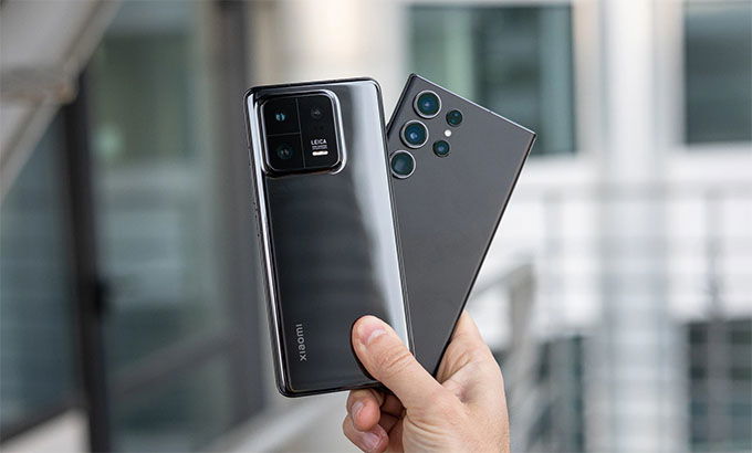   Xiaomi 13 Pro có xu hướng phơi sáng tối hơn, trong khi Galaxy S23 Ultra chụp ảnh sáng hơn
