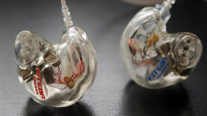 Custom In-ear Monitor lại là những chiếc tai nghe được sản xuất, chế tạo dựa trên yêu cầu đặc biệt