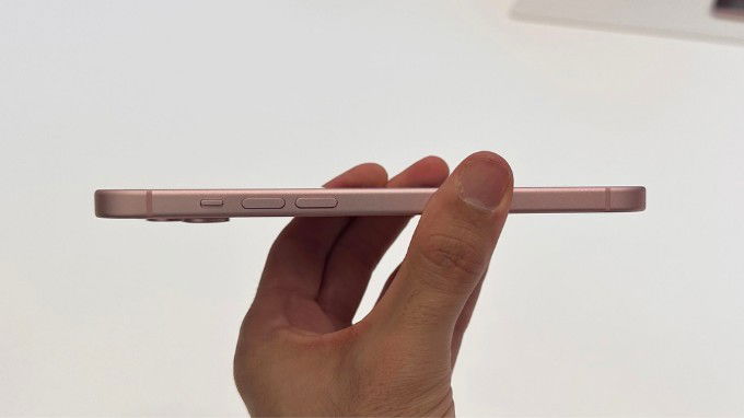 Kiểm tra ngoại hình iPhone 15 cũ