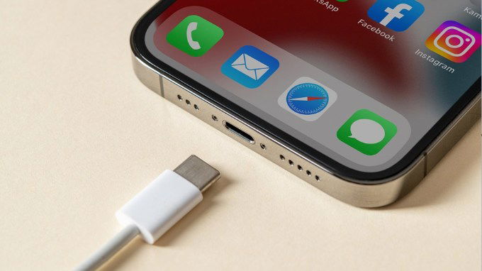 iPhone 15 cũ không nhận pin khi sạc