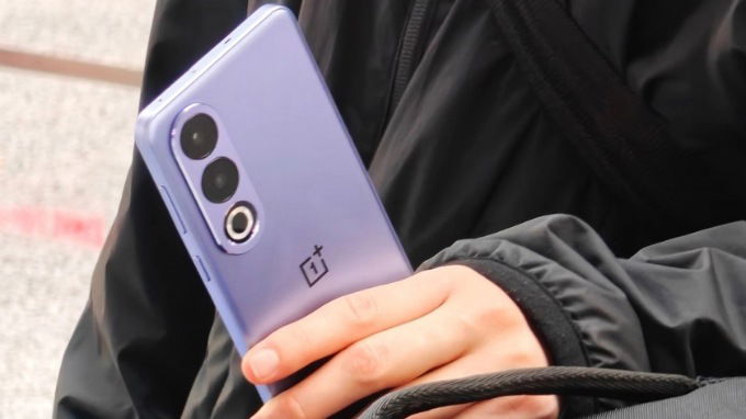 OnePlus Ace 3V màu tím