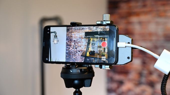 Sử dụng các chế độ quay video có sẵn trên iPhone 15