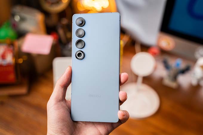 Cụm 3 camera ấn tượng với cảm biến chính 50MP