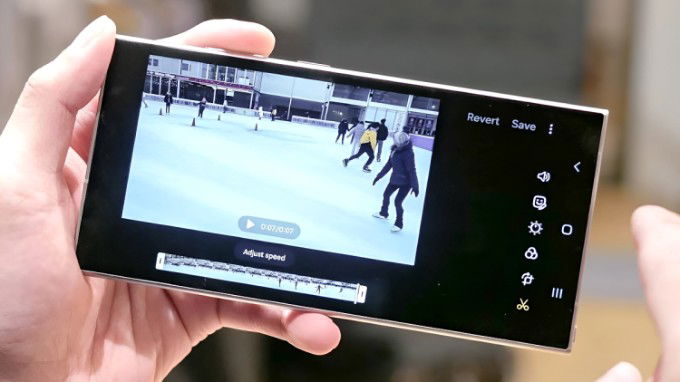 Tính năng quay chuyển động chậm trên Galaxy S24 series
