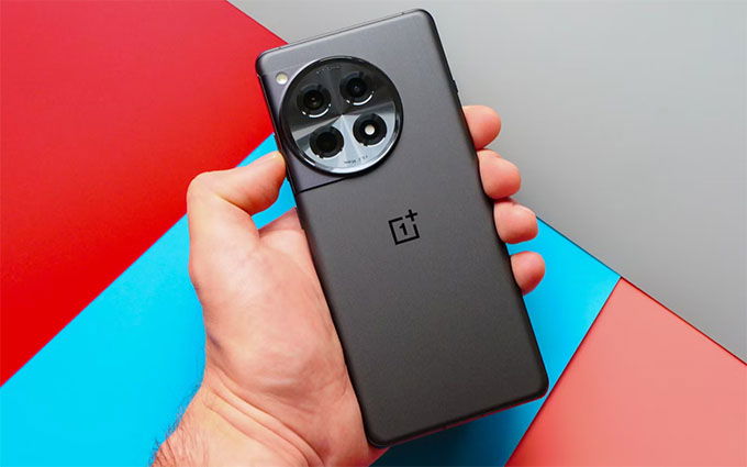 OnePlus 12R là người anh em rẻ hơn của OnePlus 12
