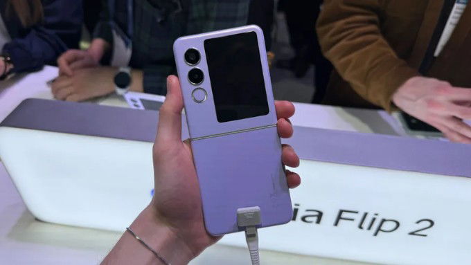ai-nen-mua-zte-nubia-flip-2-xtmobile