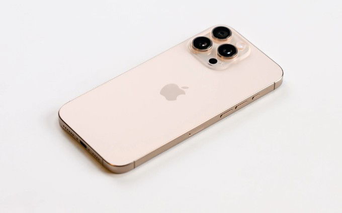 Ảnh thực tế iPhone 16 Pro Max Titan Sa Mạc