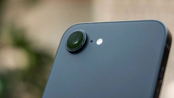 Camera đơn ở mặt sau của iPhone 16e