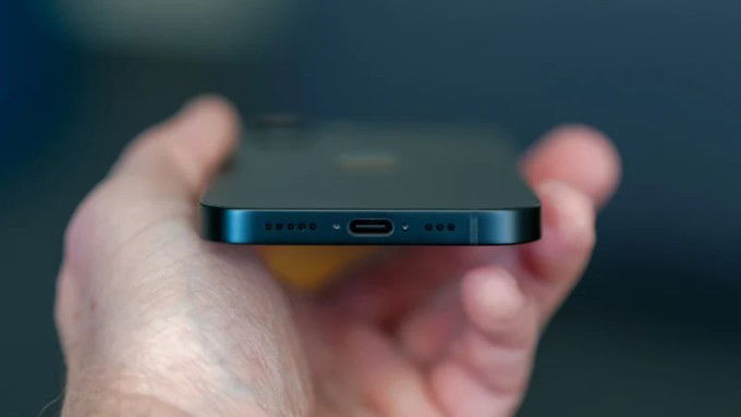 Đánh giá iPhone 16e về pin sạc
