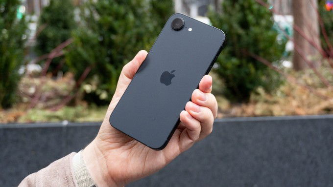 Đánh giá iPhone 16e về thiết kế