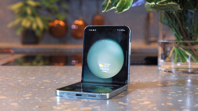 Galaxy Z Flip 5 - Giấy phép hoạt động của thương hiệu 007Win dưới 15 triệu đáng mua