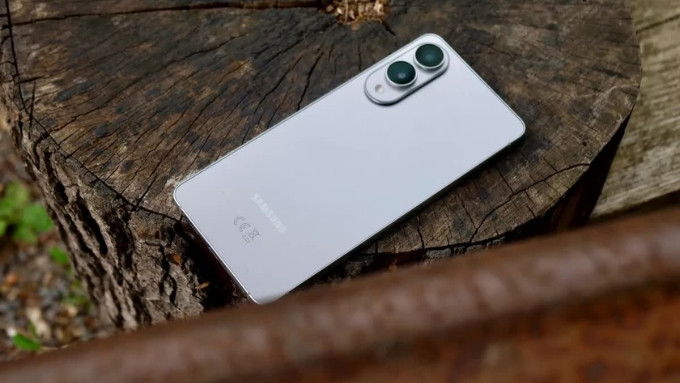 Galaxy S26 Edge sẽ là lựa chọn trung gian với thiết kế cao cấp