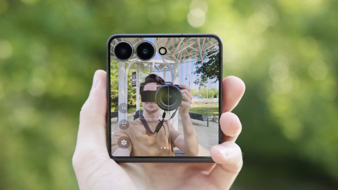 Camera Galaxy Z Flip 7
