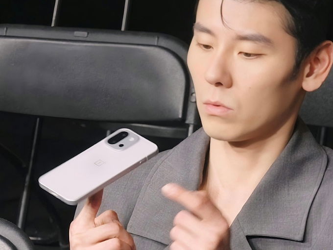 Hình được cắt trong video rò rỉ của OnePlus 13T