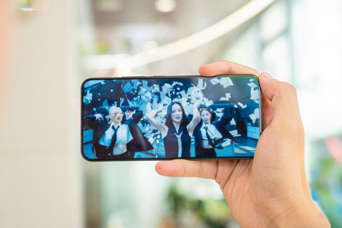 man-hinh-hien-thi-xiaomi-15-xtmobile