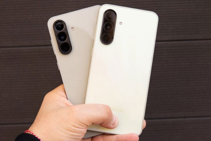 So sánh Galaxy A56 và Galaxy A36 về thiết kế