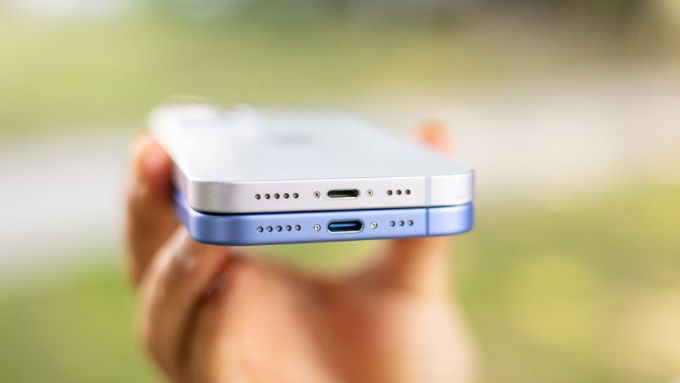 So sánh iPhone 14 và iPhone 17 về pin sạc