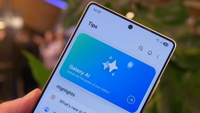 So sánh iPhone 17 Pro Max và Galaxy S25 Ultra về phần mềm