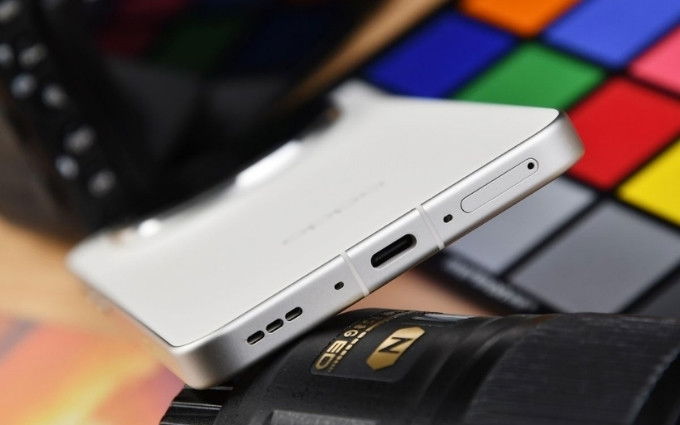 So sánh Oppo Find X8 Ultra và Find X8 Pro về pin sạc