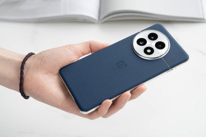 Thiết kế bên ngoài OnePlus 13