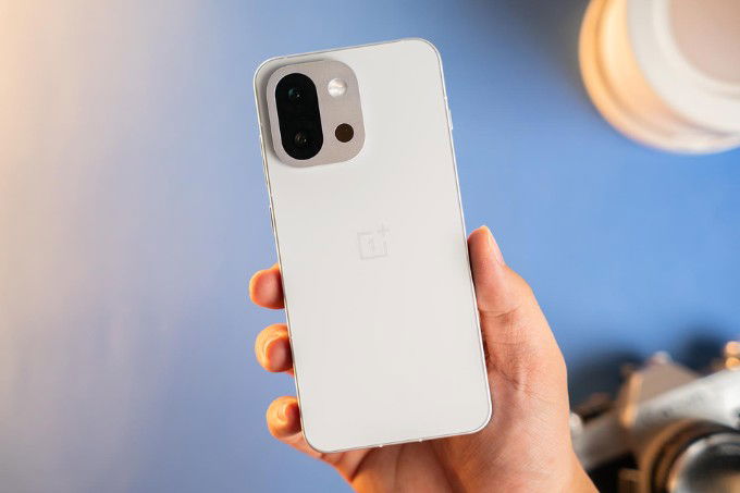 Thiết kế bên ngoài OnePlus 13T