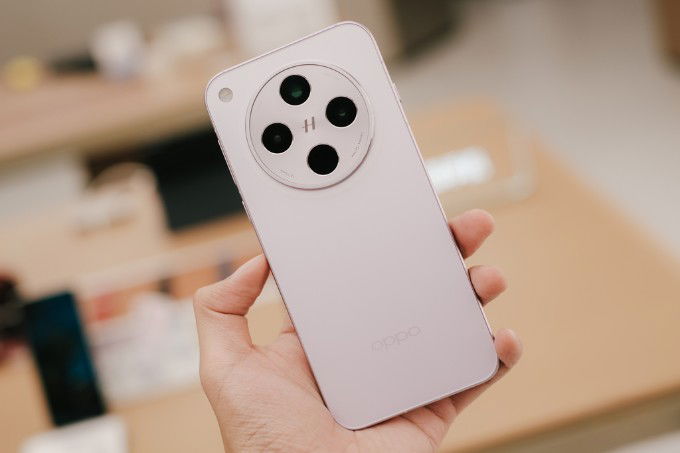 thiet-ke-ben-ngoai-oppo-find-x8s-plus-xtmobile