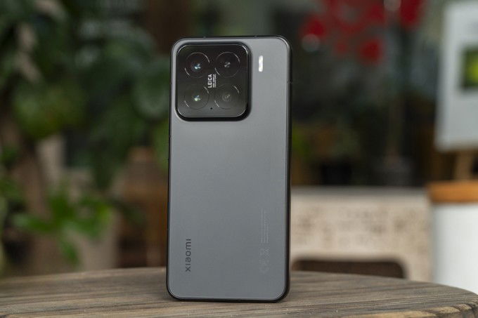 thiet-ke-ben-ngoai-xiaomi-15-xtmobile