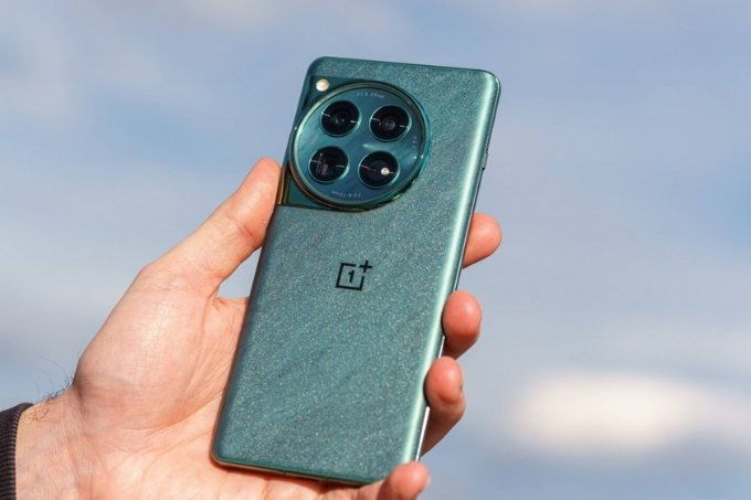 Thiết kế OnePlus 12