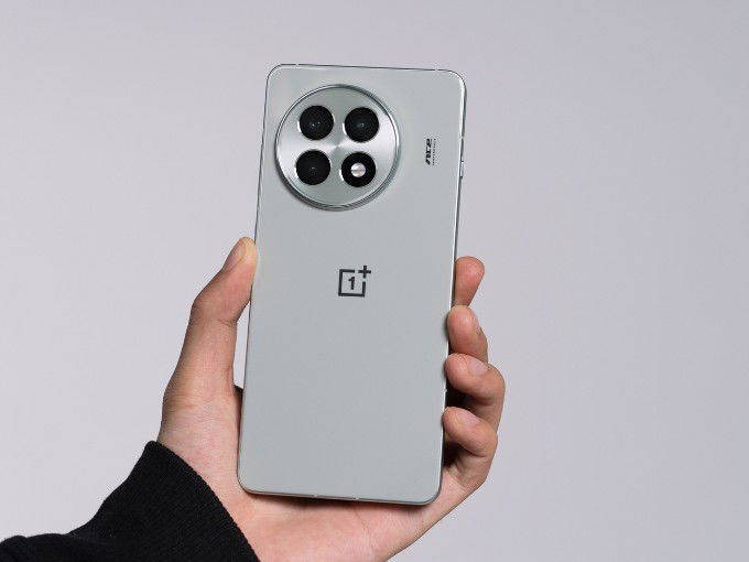 Thiết kế OnePlus Ace 5