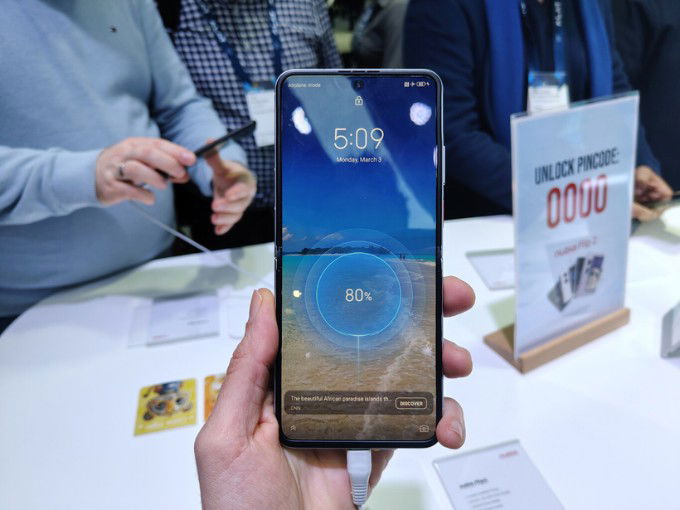 tinh-nang-dang-chu-y-zte-nubia-flip-2-2-xtmobile
