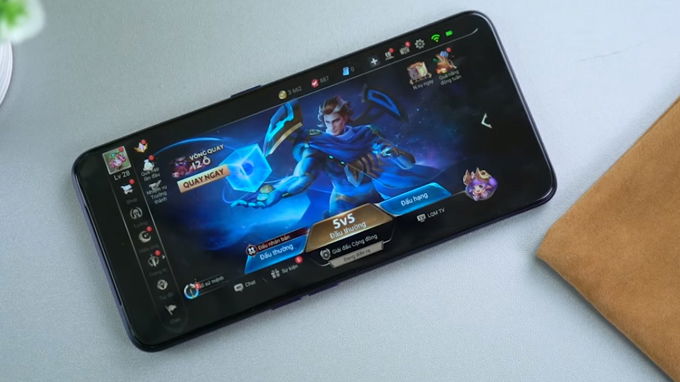 Đối với các tựa game nặng nhất hiện nay, máy cũng có thể đáp ứng tốt một cách trơn tru. 