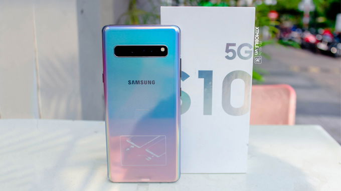 Galaxy S10 5G là điện thoại sở hữu nhiều điểm khác biệt nhất so với các phiên bản còn lại.