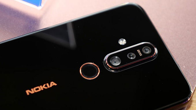 Camera ống kính Zeiss có mặt trên X71