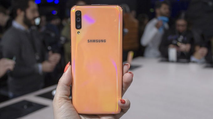 gia-ban-galaxy-a70-xtmobile