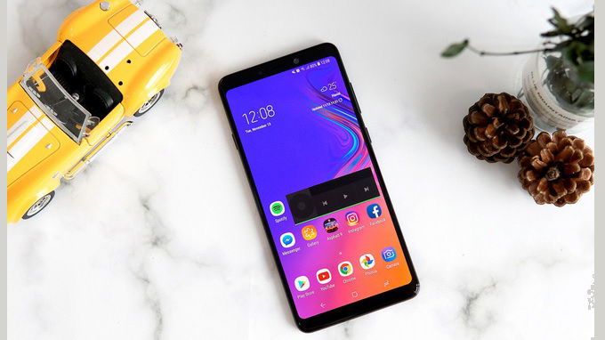 Thiết kế Galaxy A9 2018 khá truyền thống