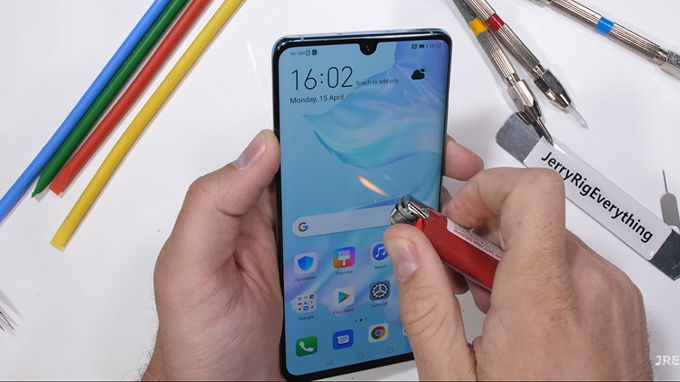 Thử thách hơ lửa trên Huawei P30 Pro
