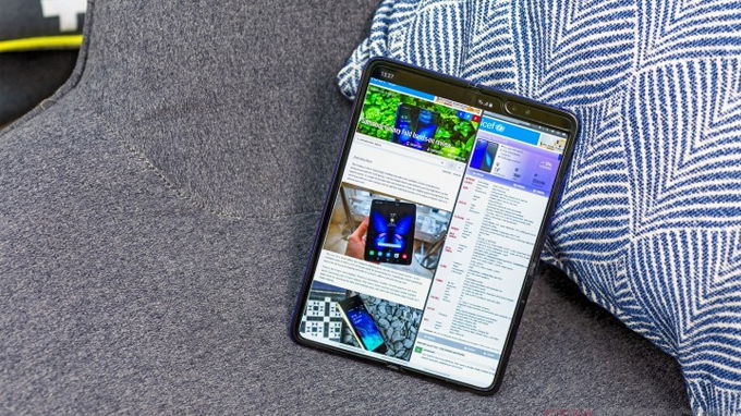 Nếp nhăn trên Galaxy Fold thật sự đáng ngại
