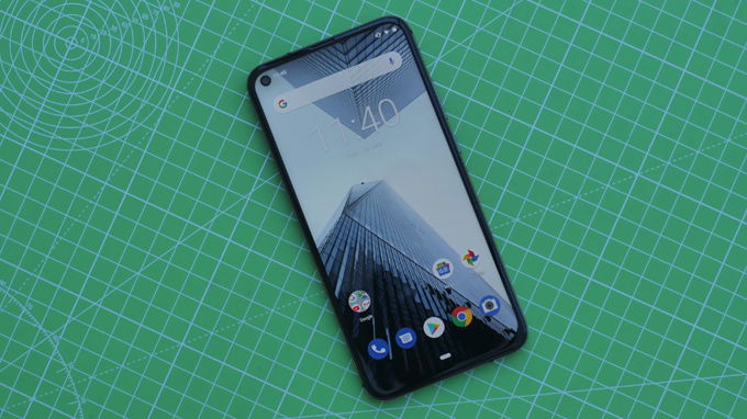 Nokia X71 là điện thoại đầu tiên của Nokia được trang bị màn hình nốt ruồi ấn tượng