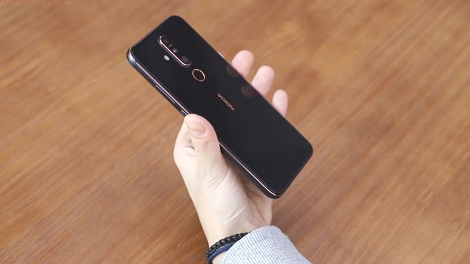 Thiết kế Nokia X71 có phần tương tự như chiếc Nokia 7 Plus