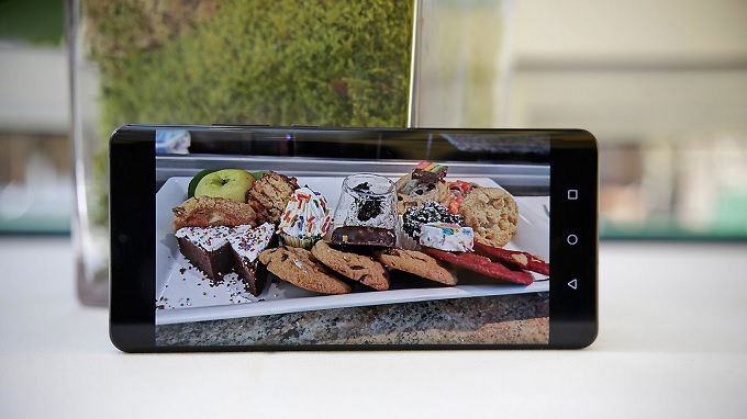  Màn hình OLED giọt nước của P30 Pro khá trong trẻo